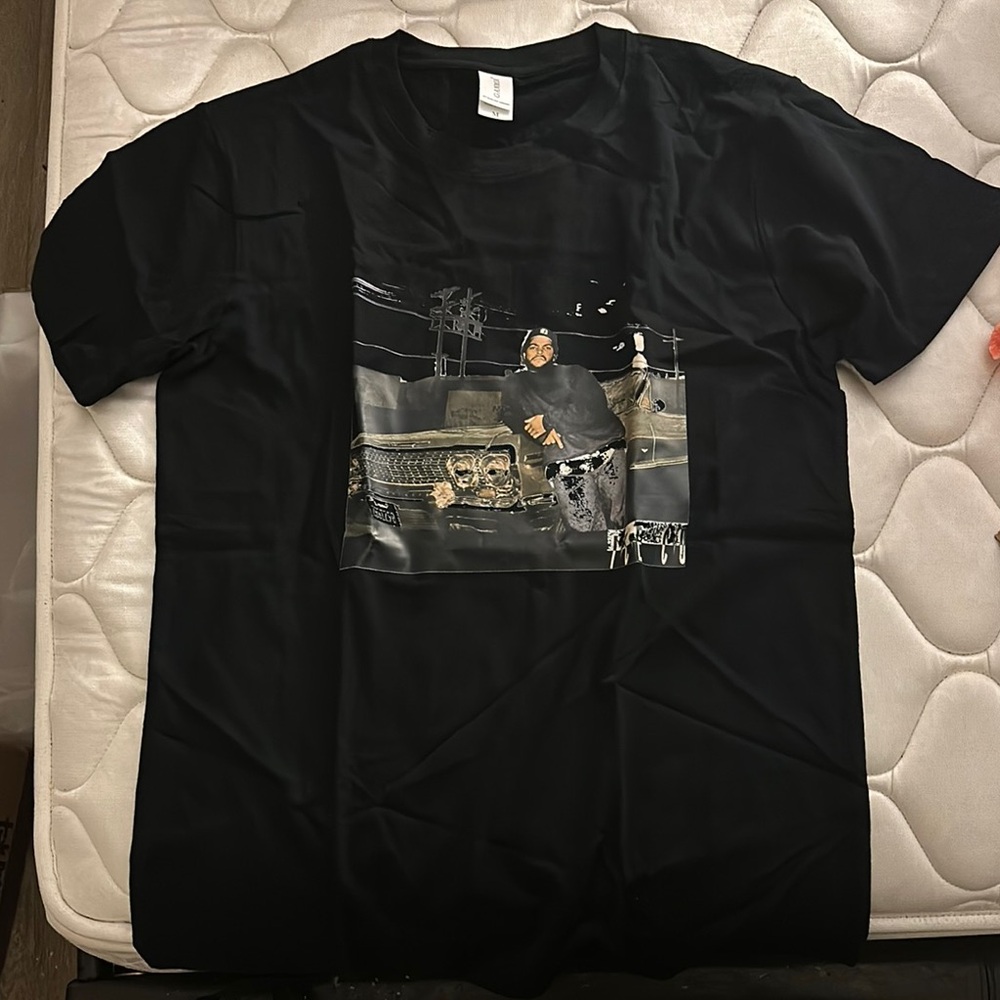 Black Short Sleeve Urban Graphic Tee